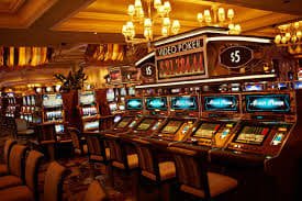 85jl Live Casino table games with real dealers on screen