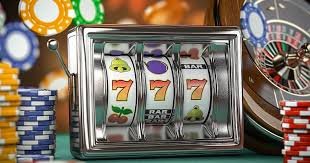 Live Casino section with real dealer tables accessible from 85jl